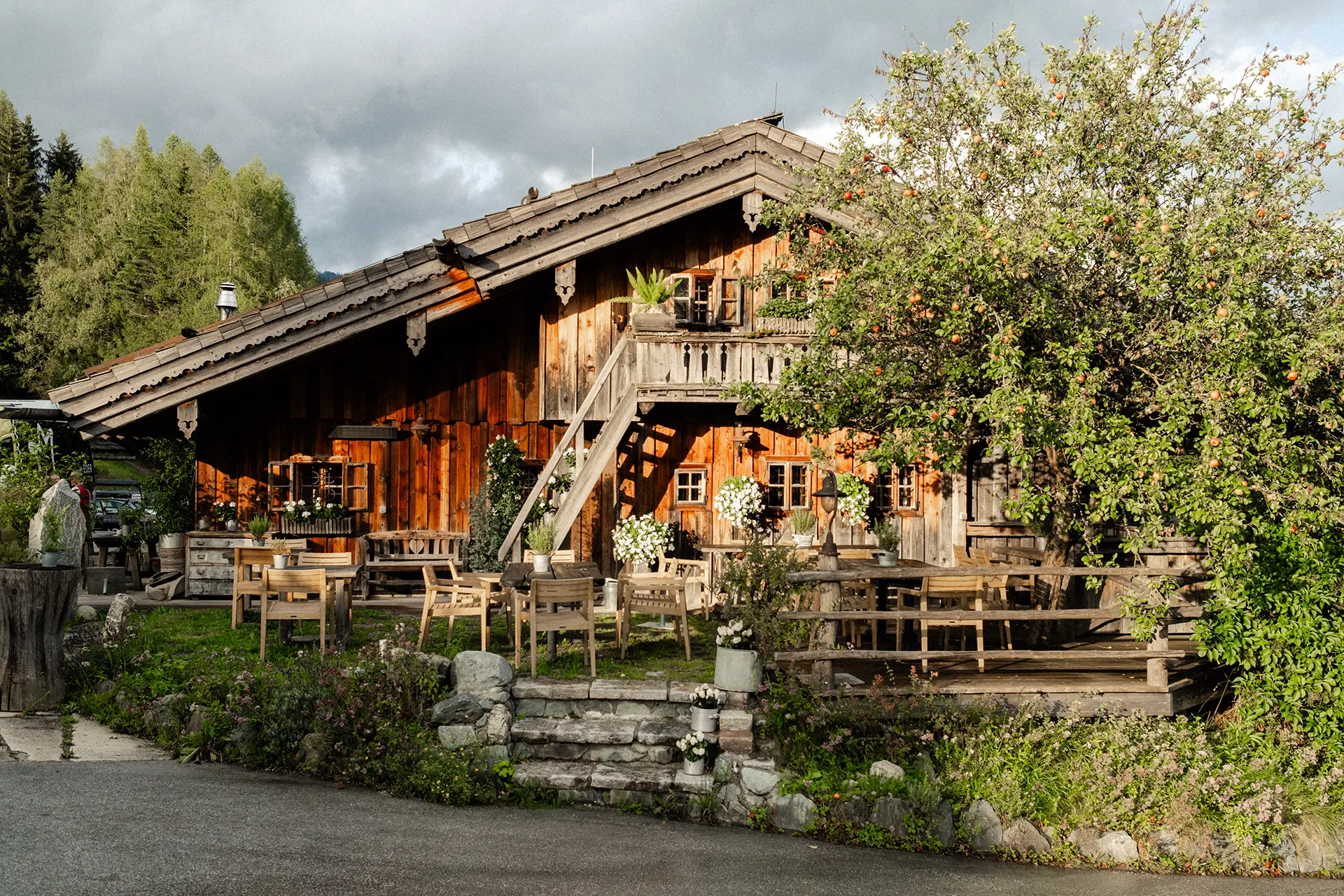 eine Berghütte für eine Hochzeit im kleinen Kreis.