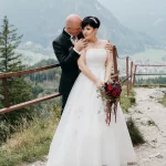 Hochzeitspaar bei Hochzeit nur mit engster Familie